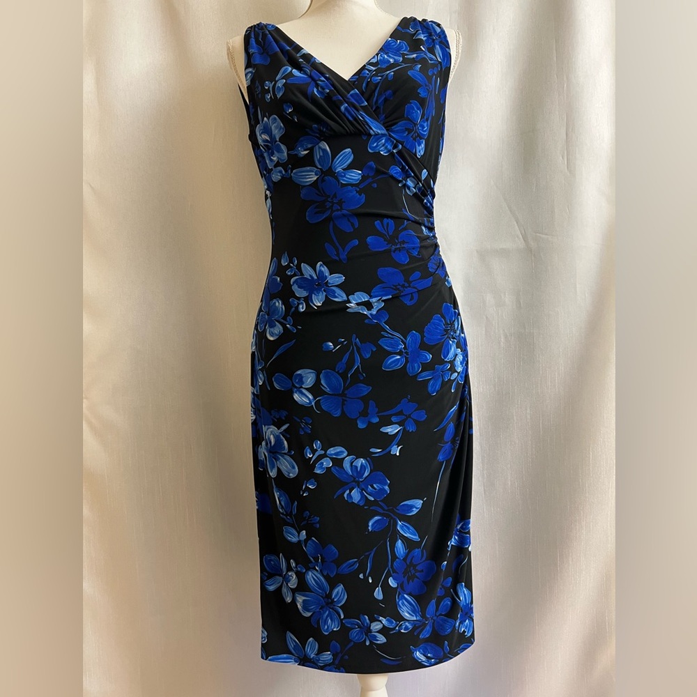 Stretchy, beautiful, blue flower dress